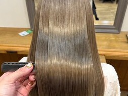 髪質改善で指通りなめらかな艶ロングへ