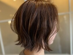 柔らかレイヤーカットで軽やかさと動きを