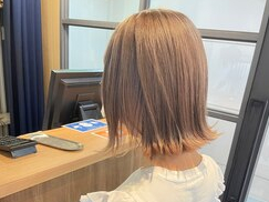 ベージュ