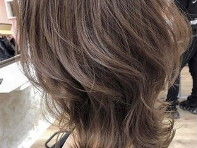 大人かわいいレイヤーボブスタイル