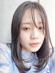 透明感グレージュ×くびれミディレイヤー