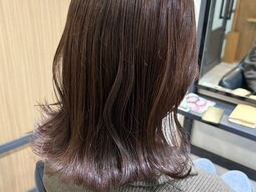 レイヤーカットで動きと軽さをプラス